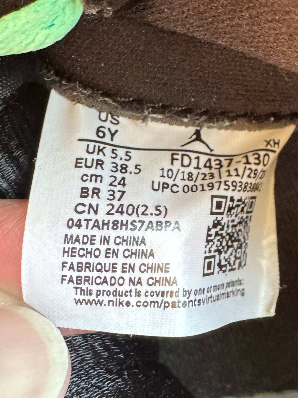Air Jordan 1 Retro High OG Shoes Youth 6Y Black Green Glow FD1437-130 - Picture 7 of 7